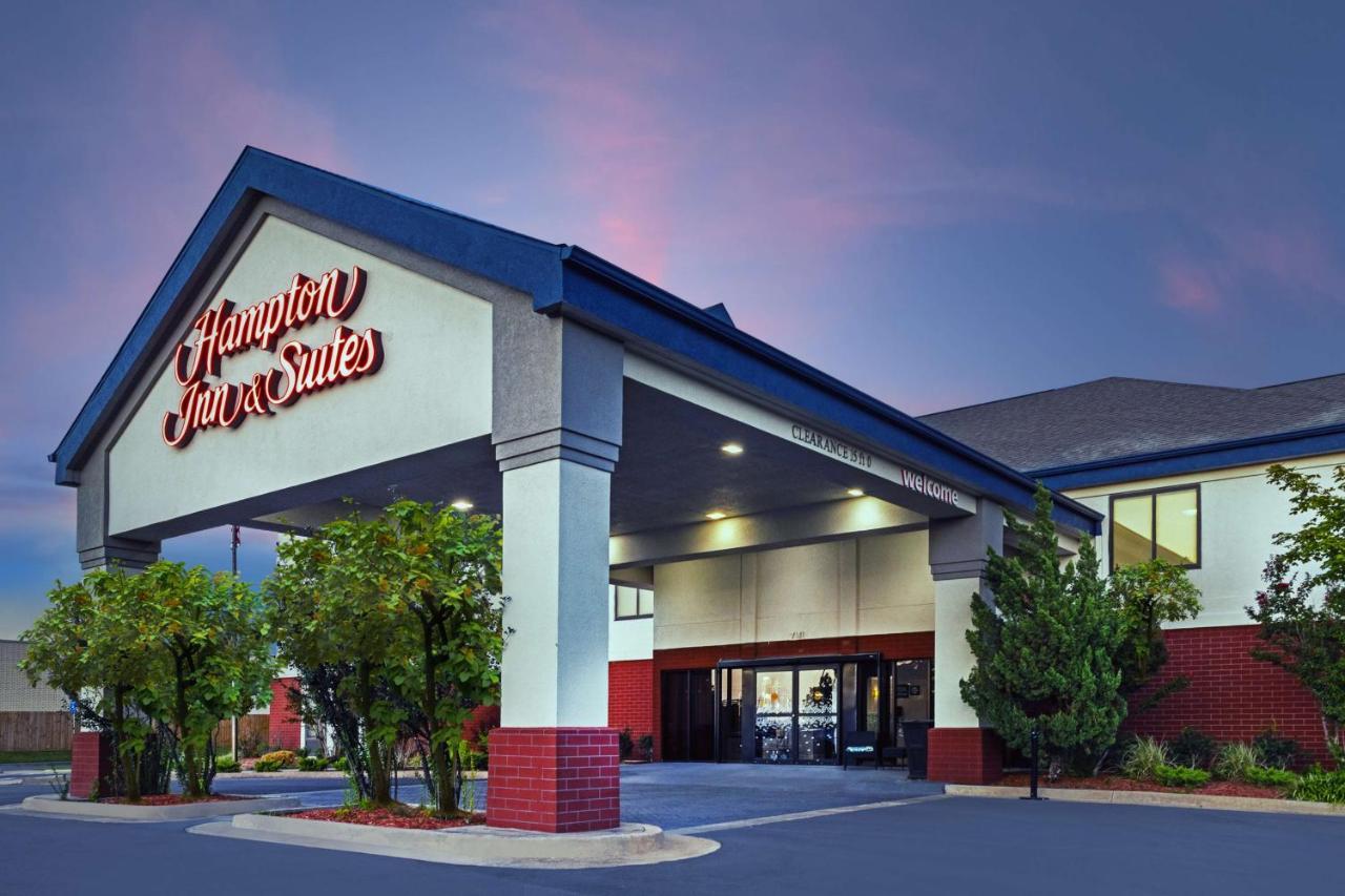 Hampton Inn & Suites Tulsa-Woodland Hills Exterior photo
